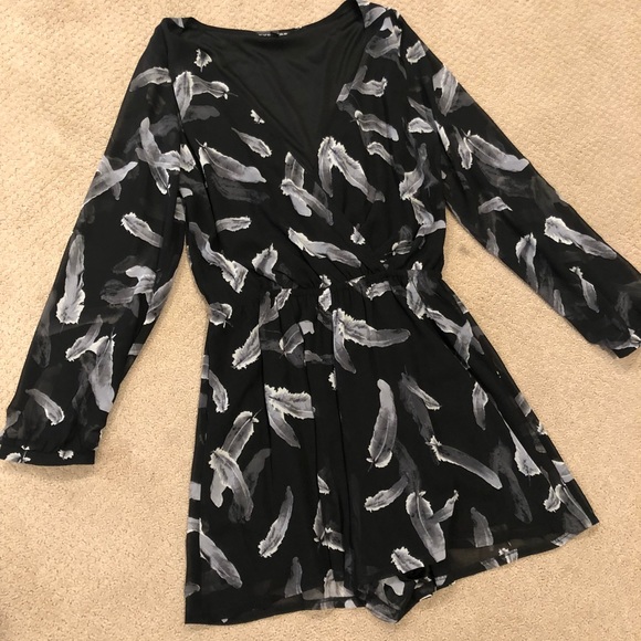 4 Express Rompers & 1 Dress (bundle) - Picture 2 of 7